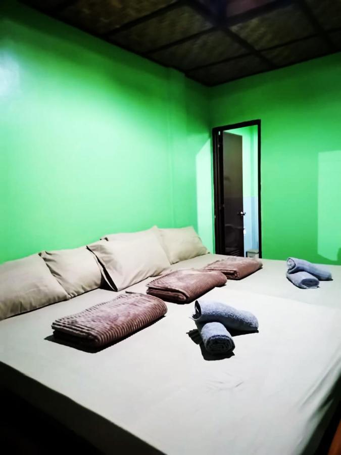 In-N-Out Hostel Сикихор Экстерьер фото